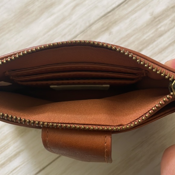 Universal Threads wristlet wallet, front pocket, card slots inside - Picture 3 of 5